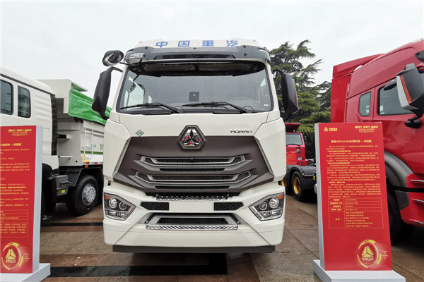 豪瀚N7G 6×4 LNG牽引車(chē)