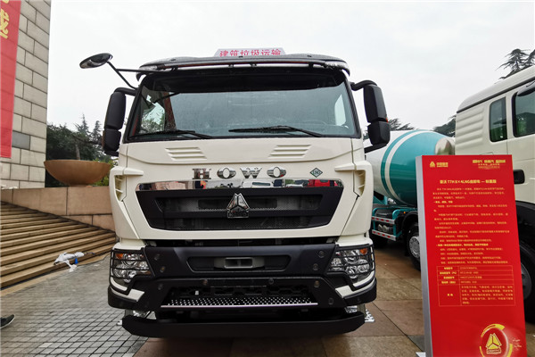 豪沃T7H 8×4 LNG自卸車(chē)