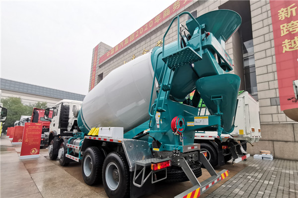 豪沃TX6 8×4攪拌車(chē)