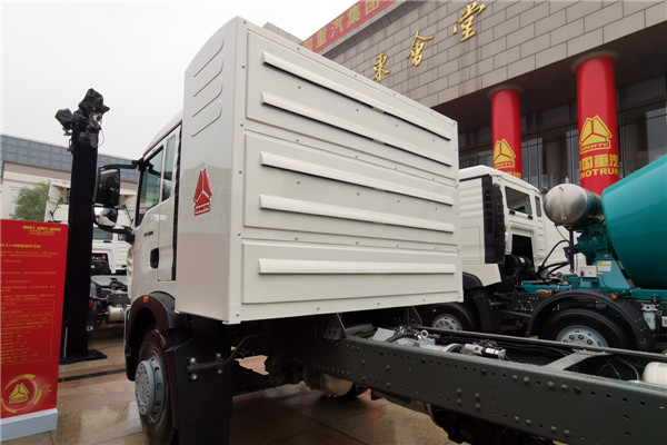 TX5 6×4純電動(dòng)環(huán)衛(wèi)車(chē)