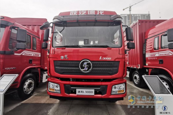 搭載玉柴YC6A300發(fā)動(dòng)機(jī)的L3000 載貨車底盤