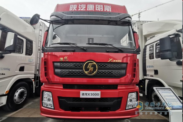 搭載康明斯X12國(guó)六動(dòng)力的德龍X3000 8x4綠通版?zhèn)}柵載貨車