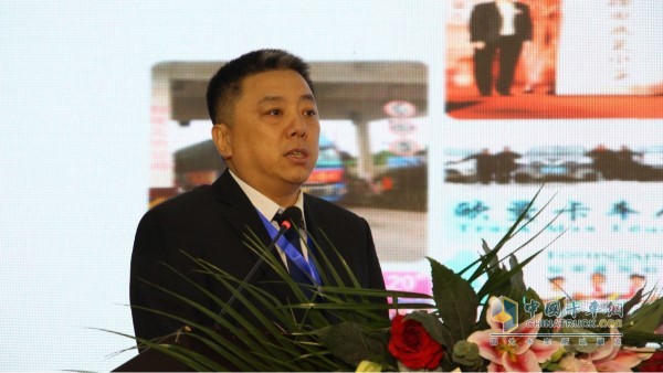 歐馬可事業(yè)部營(yíng)銷公司價(jià)值客戶副總經(jīng)理盛革分享歐馬可肉品運(yùn)輸量身定制打造的一體化產(chǎn)品解決方案