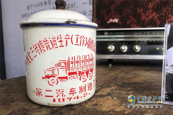 ?“一磚一瓦建二汽”東風老物件之一，水杯