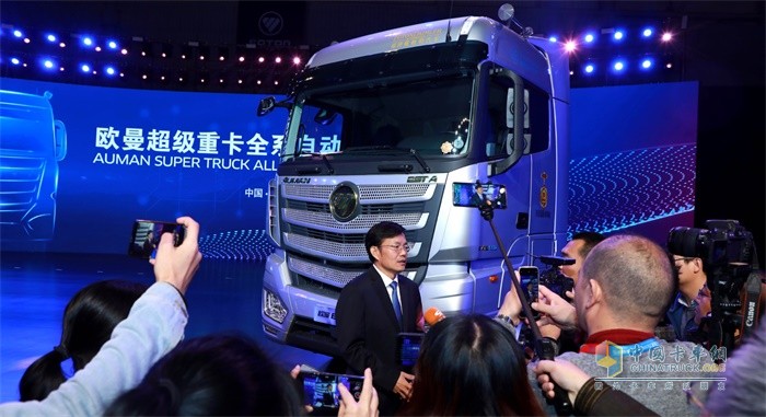 福田汽車集團(tuán)副總經(jīng)理、福田戴姆勒汽車執(zhí)行副總裁宋術(shù)山接受采訪