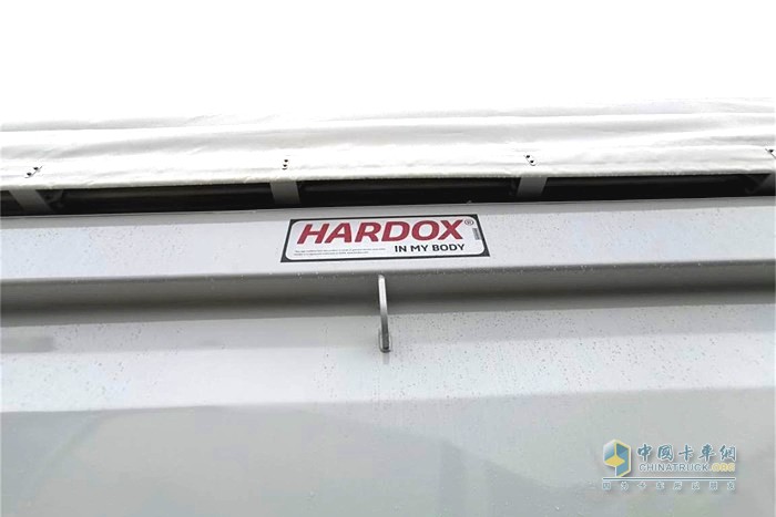 汕德卡上裝用料上乘，嚴(yán)把品質(zhì)關(guān)(進(jìn)口瑞典HARDOX高耐磨鋼板材料)