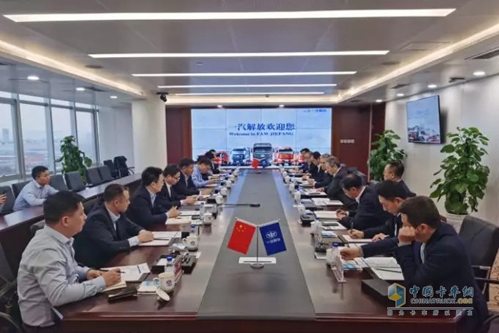 一汽解放 中聯(lián) 環(huán)衛(wèi)車(chē)