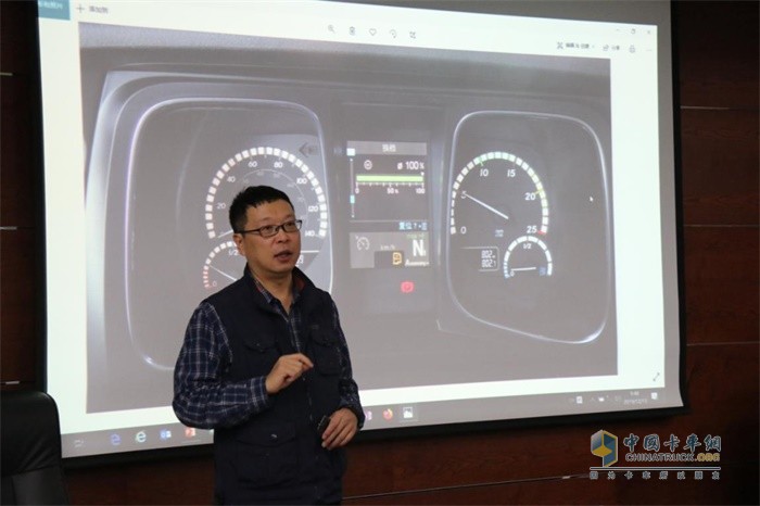 戴姆勒卡客車(中國)有限公司創(chuàng)值培訓(xùn)與車隊(duì)管理部首席培訓(xùn)師翟亞楠