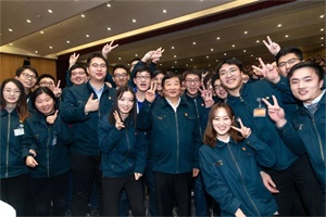 譚旭光與入職大學(xué)生分享人生感悟，幸福是用生命奮斗出來的