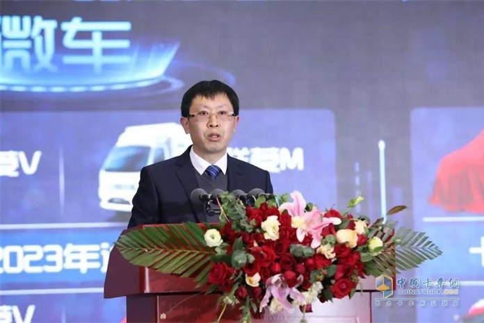福田汽車副總裁、時代事業(yè)部總裁王術(shù)海做題為《乘勢再發(fā)力 挺進50萬》的報告