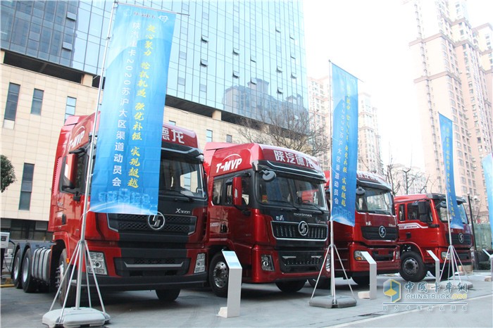 陜汽德龍現(xiàn)場(chǎng)展車(chē)
