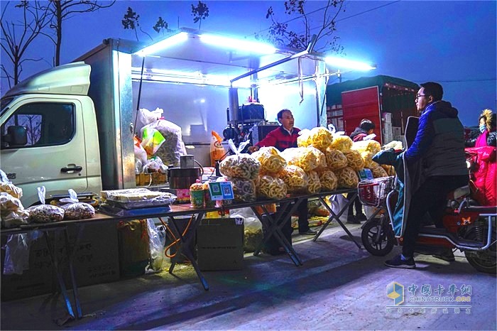有福田祥菱微卡，晚上在夜市賣貨也很方便