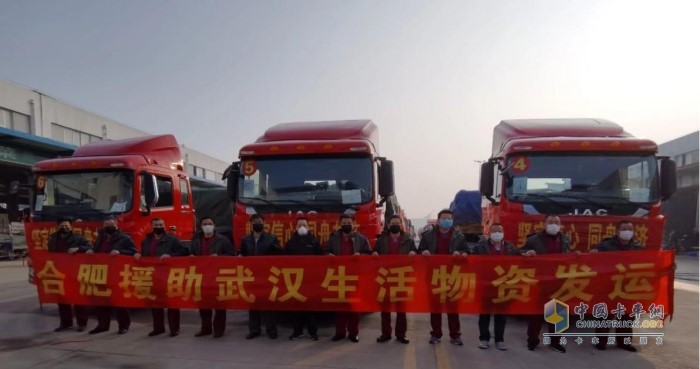 眾志成城，9輛格爾發(fā)300噸新鮮蔬菜已駛入武漢