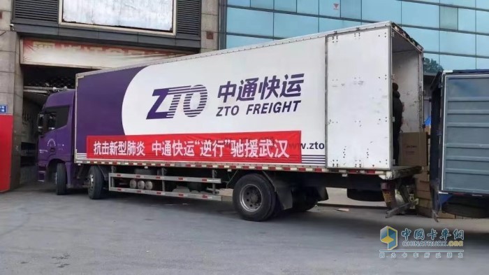 配裝?？祫?dòng)力的歐曼重卡助力中通快運(yùn)馳援武漢