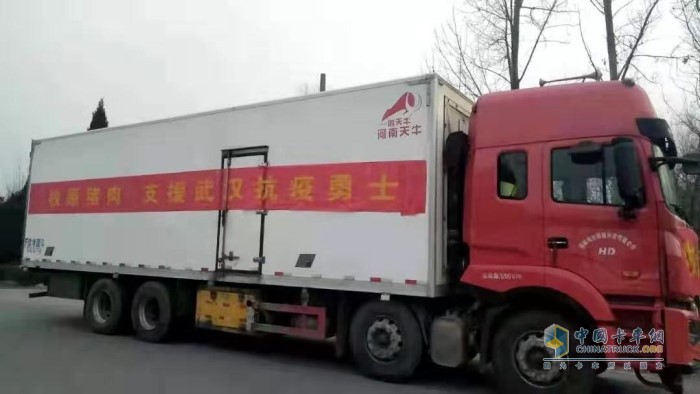參與防疫物資、生活保障物資運(yùn)輸?shù)慕锤駹柊l(fā)車輛