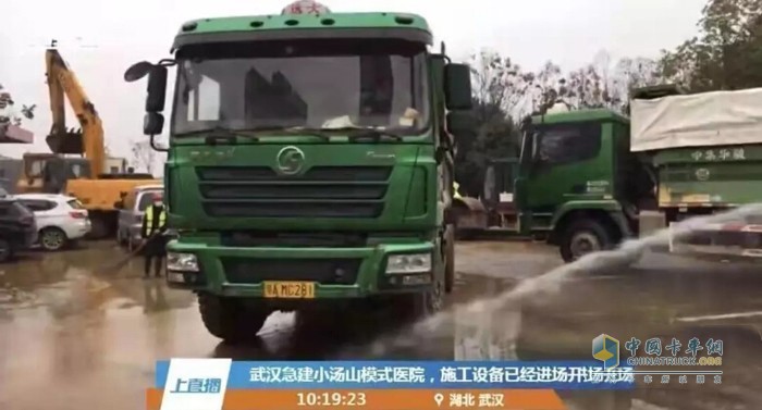 在武漢小湯山模式醫(yī)院的基建現(xiàn)場(chǎng)