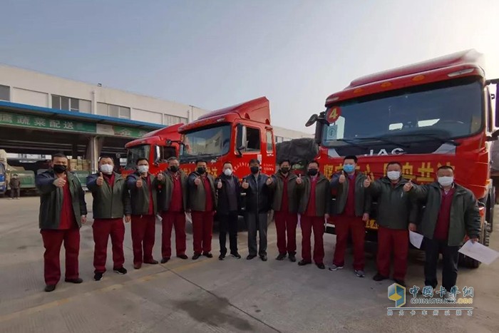江淮汽車10名員工運(yùn)輸蔬菜物資馳援武漢