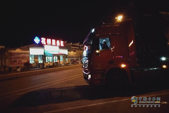 星夜馳騁，歐曼全速前進
