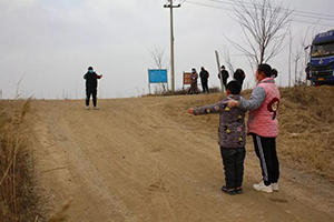為了愛自行隔離露宿野地，咱乘龍車主好樣的！