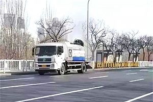 徐工多功能抑塵車，助力蘭州城區(qū)消毒防疫