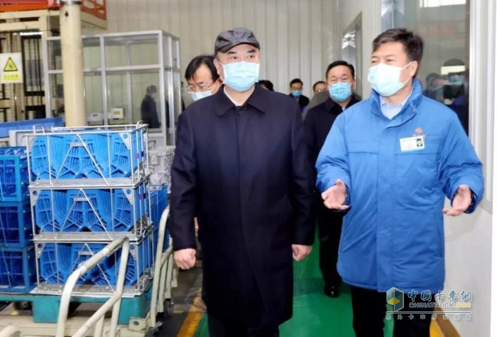 陜西省長、省應(yīng)對疫情工作領(lǐng)導(dǎo)小組組長劉國中到法士特集團高新廠區(qū)調(diào)研企業(yè)疫情防控和復(fù)工復(fù)產(chǎn)情況