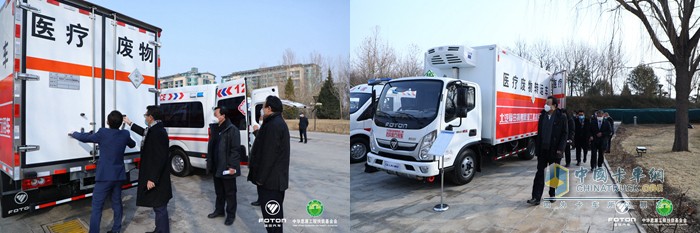 與會領導參觀奧鈴醫(yī)療廢物轉運車