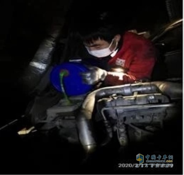 在服務(wù)人員專業(yè)細(xì)致的檢查維修下，問題在一個(gè)小時(shí)內(nèi)就迅速被解決了