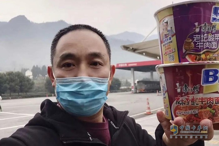 羅安宏的朋友圈，他說這是天天見“面”