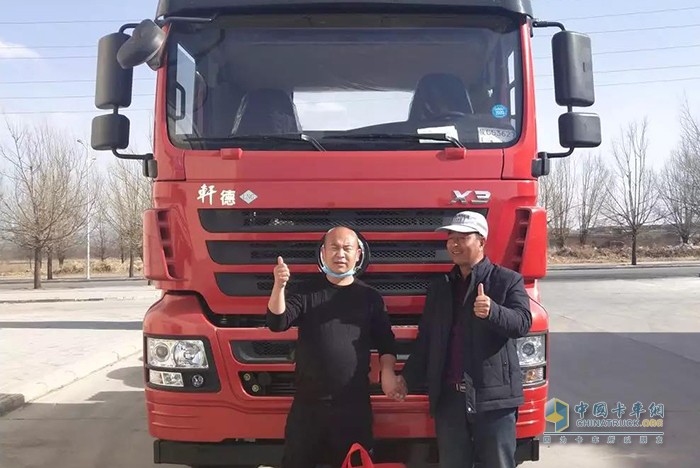 陜汽商用車(chē)甘肅戰(zhàn)交車(chē)