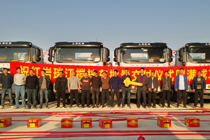 紅巖攪拌車批量交付 全力助攻工程按時(shí)復(fù)工復(fù)產(chǎn)