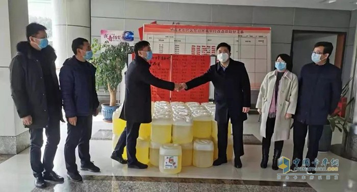 解放傳承用戶捷順達(dá)物流董事長呂德寶先生捐贈醫(yī)用口罩