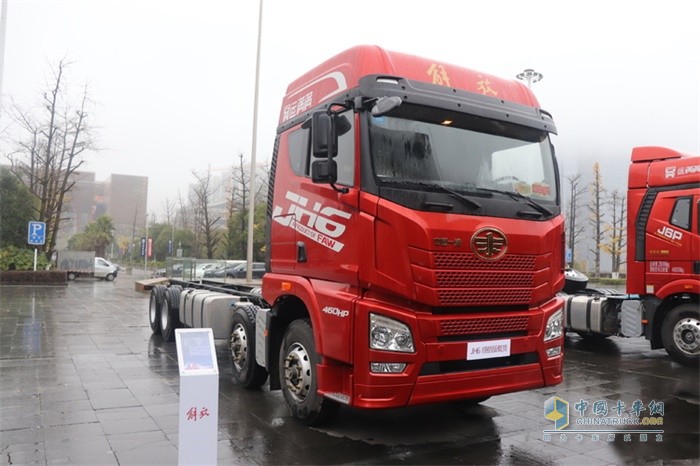 一汽解放青汽JH6 8×4載貨車(chē)輕量化