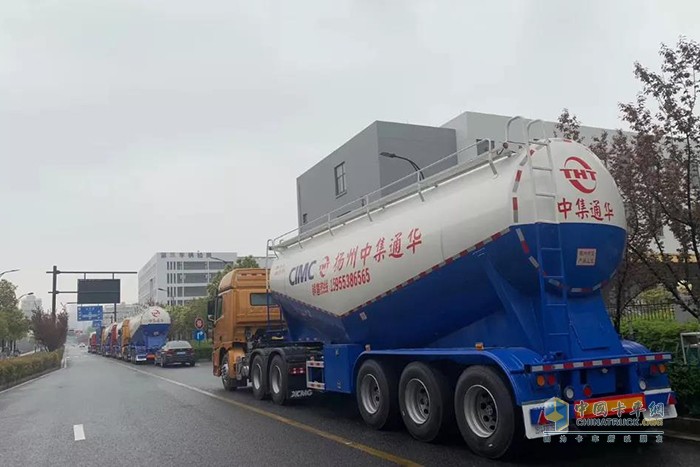 50臺(tái)徐工牽引車與粉罐掛車訂單
