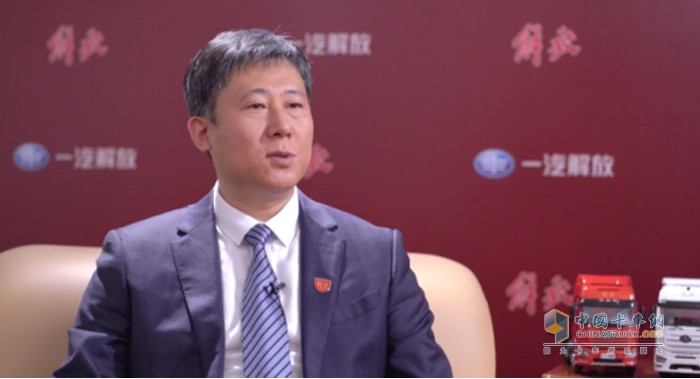 　(一汽解放汽車銷售有限公司副總經(jīng)理兼西部營銷部部長李玉峰解密萬輛榮耀)