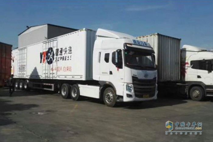 圓通速遞增購500臺(tái)東風(fēng)柳汽乘龍H7快遞車，投入到為湖北拼單的運(yùn)輸一線