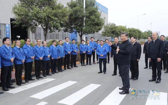 習(xí)近平總書記來到陜西汽車控股集團有限公司考察調(diào)研