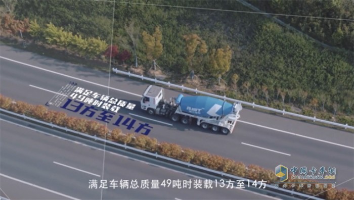 比常見(jiàn)的4軸底盤攪拌車每次多拉5.3立方米