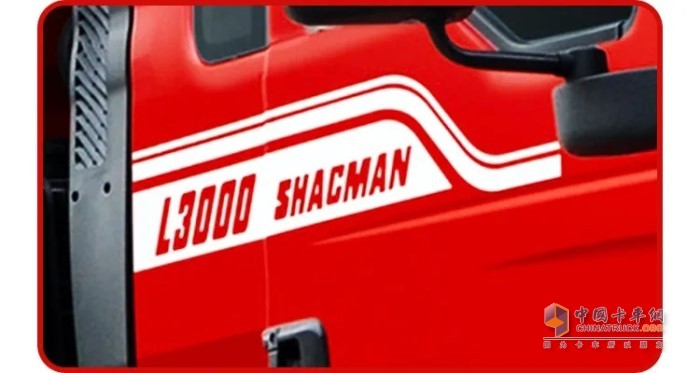 鏤空“SHACMAN L3000”車貼，為陜汽L3000的英文標(biāo)識(shí)，凸顯品牌歸屬感