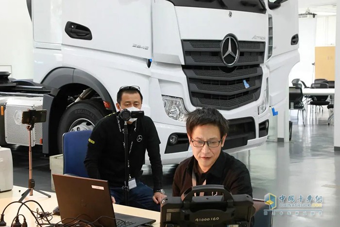 奔馳卡車培訓(xùn)中心的老師們制作了70多個(gè)媒體課件和教學(xué)視頻