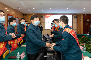 向他們學習！中國重汽召開慶祝“五一”國際勞動節(jié)座談會