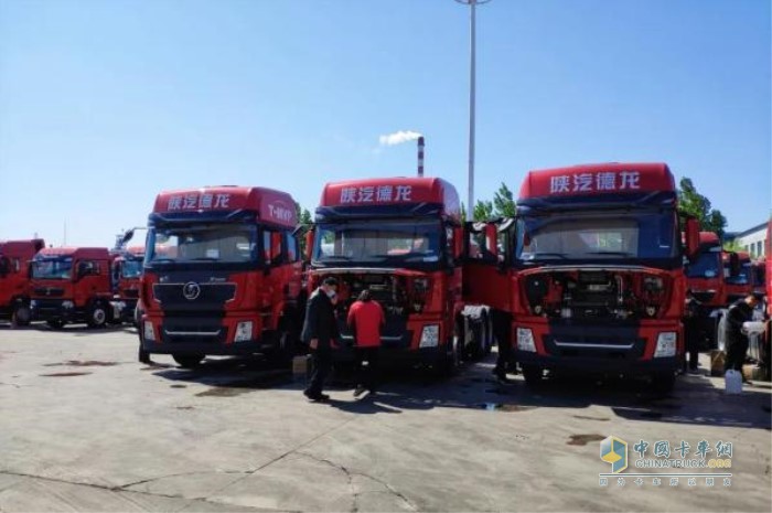 陜汽重卡淄博區(qū)域頭部客戶(hù)交車(chē)儀式