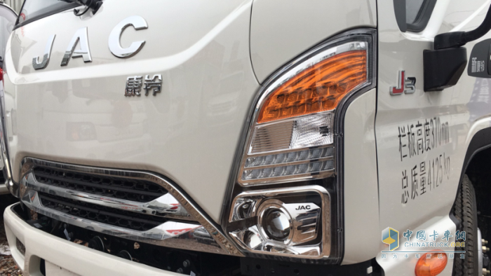 前霧燈、日間行車車燈、亮度和穿透力提升
