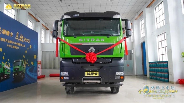 ?中國(guó)重汽汕德卡6×4智能渣土車