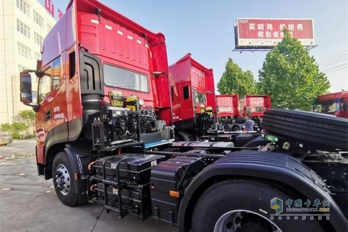 此次交付的油電混合動(dòng)力牽引車