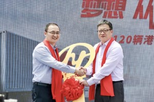 賦能港口智慧物流  上汽紅巖120臺(tái)港口牽引車(chē)交付上港物流
