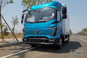 安全效能卡車飛碟汽車W系列下線