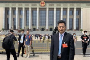 積極建言獻(xiàn)策 全國人大代表劉漢如董事長(zhǎng)在京履行代表職能