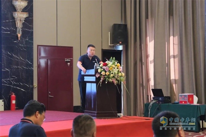 瑞沃營銷公司諸城銷售公司銷售部高級經(jīng)理籍英華進行福田小金剛培訓