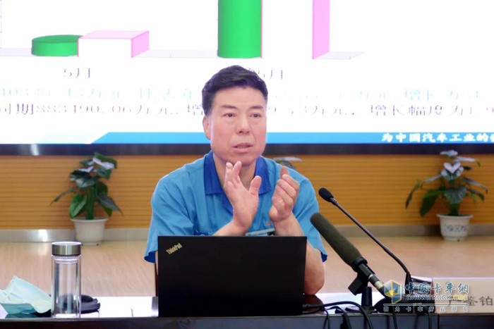法士特嚴(yán)鑒鉑董事長全面深入分析了國內(nèi)外市場形勢