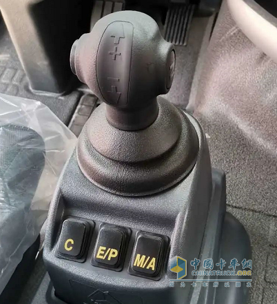 中國重汽T7480馬力AMT載貨車搭載最強勁MC13發(fā)動機